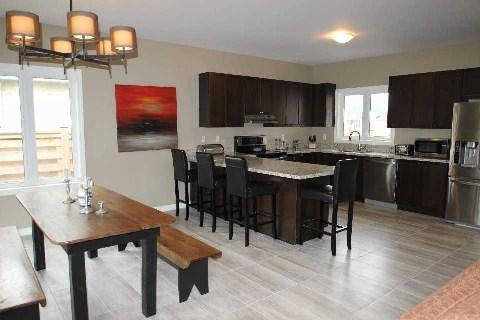 18 Frances Dr, House detached with 5 bedrooms, 4 bathrooms and 2 parking in Barrie ON | Image 5