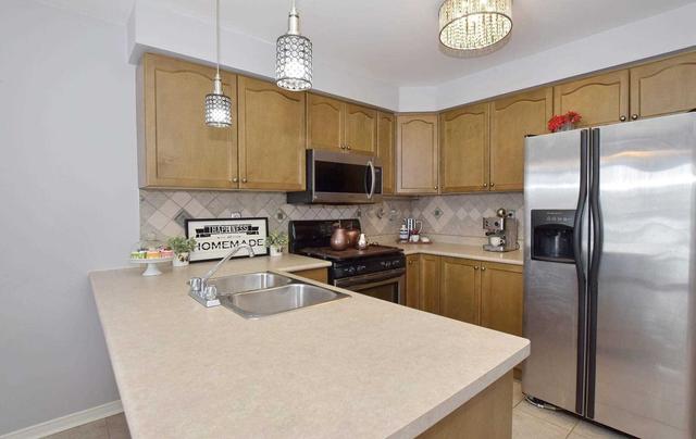 1256 Ashgrove Cres, House detached with 3 bedrooms, 2 bathrooms and 3 parking in Oshawa ON | Image 3
