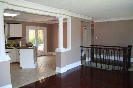 257 Wilson Rd S, House detached with 2 bedrooms, 2 bathrooms and 4 parking in Oshawa ON | Image 2