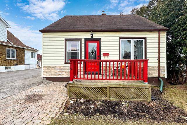 219 Mitchell Ave, House detached with 3 bedrooms, 1 bathrooms and 3 parking in Oshawa ON | Image 1