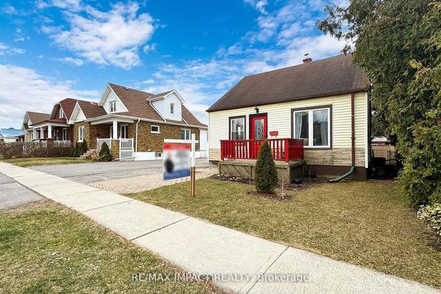 219 Mitchell Ave, House detached with 3 bedrooms, 1 bathrooms and 3 parking in Oshawa ON | Image 12