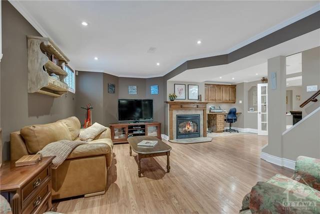 16 Kyle Avenue, House detached with 4 bedrooms, 4 bathrooms and 9 parking in Ottawa ON | Image 22
