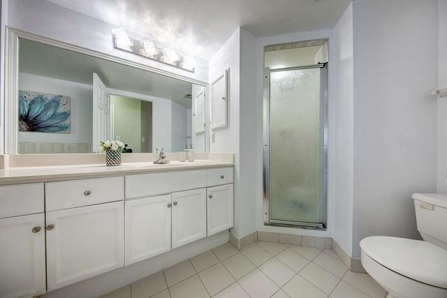 810 - 10 Kenneth Ave, Condo with 2 bedrooms, 2 bathrooms and 1 parking in Toronto ON | Image 9