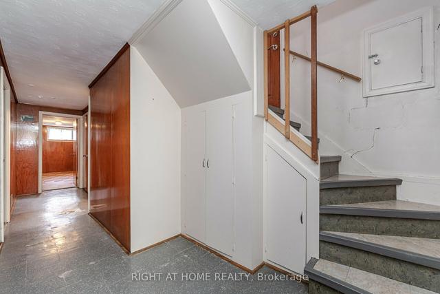 19 Hillary Ave, House detached with 2 bedrooms, 2 bathrooms and 2 parking in Toronto ON | Image 18