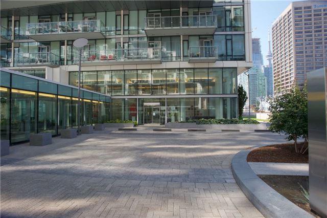 th104 - 39 Queens Quay E, Townhouse with 2 bedrooms, 3 bathrooms and 2 parking in Toronto ON | Image 3