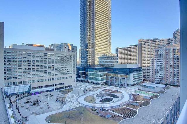 1003 - 763 Bay St, Condo with 1 bedrooms, 2 bathrooms and 1 parking in Toronto ON | Image 1