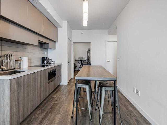 2112 - 8 Eglinton Ave E, Condo with 1 bedrooms, 2 bathrooms and 0 parking in Toronto ON | Image 2