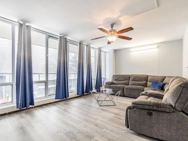 208 - 1 Four Winds Dr, Condo with 3 bedrooms, 2 bathrooms and 1 parking in Toronto ON | Image 14