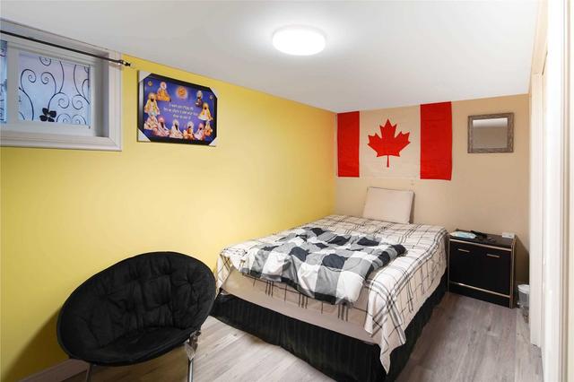 831 Pelissier St, House detached with 6 bedrooms, 3 bathrooms and 5 parking in Windsor ON | Image 4