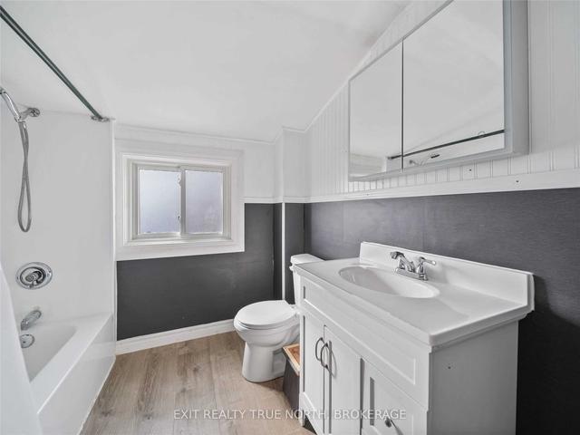 214 Pine St, House detached with 2 bedrooms, 1 bathrooms and 5 parking in Tay ON | Image 8
