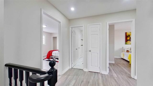 138 Muirland Cres, House detached with 3 bedrooms, 3 bathrooms and 3 parking in Brampton ON | Image 6