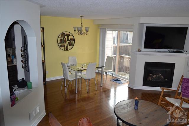 321 Ravenswood Way, Townhouse with 3 bedrooms, 3 bathrooms and 3 parking in Ottawa ON | Image 8