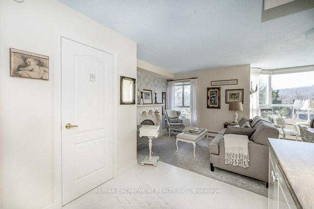 405 - 10 John St, Condo with 2 bedrooms, 2 bathrooms and 1 parking in Hamilton ON | Image 5