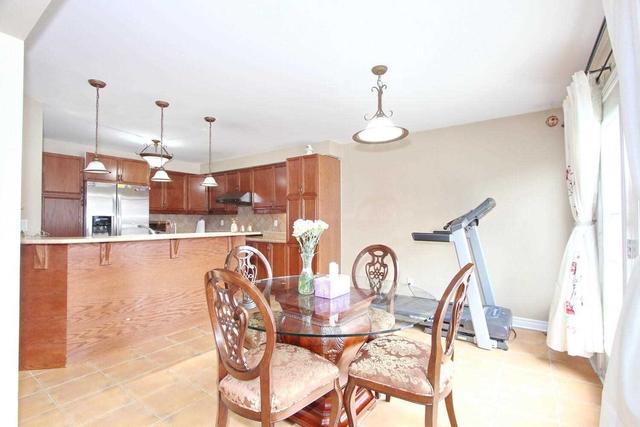 12 Moss Creek Crt, House detached with 4 bedrooms, 4 bathrooms and 6 parking in Brampton ON | Image 5