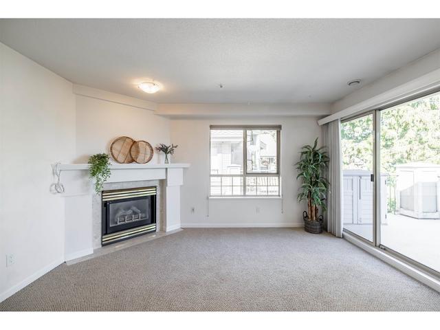 313 - 22025 48 Avenue, Condo with 2 bedrooms, 2 bathrooms and 1 parking in Langley BC | Image 3