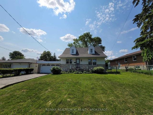 27 Wedgewood Dr, House detached with 3 bedrooms, 2 bathrooms and 6 parking in Toronto ON | Image 1