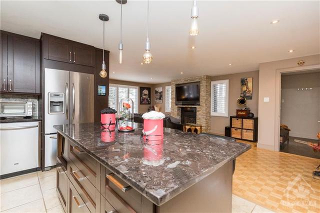 16 Elmbank Crescent, House detached with 3 bedrooms, 2 bathrooms and 6 parking in Ottawa ON | Image 14