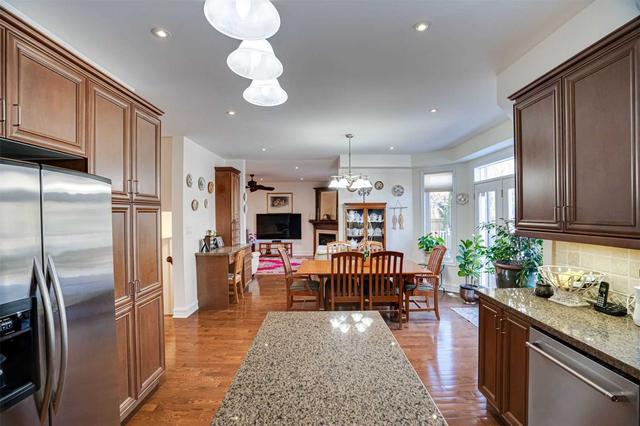 12 Cortese Terr, House detached with 4 bedrooms, 5 bathrooms and 6 parking in Vaughan ON | Image 3