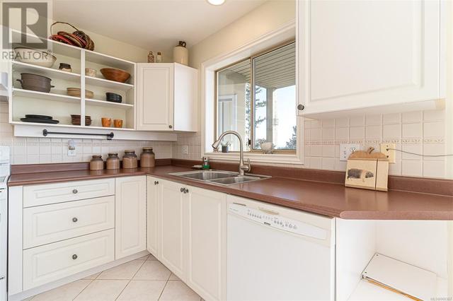 20 - 4305 Maltwood Lane, House attached with 2 bedrooms, 2 bathrooms and 2 parking in Saanich BC | Image 15