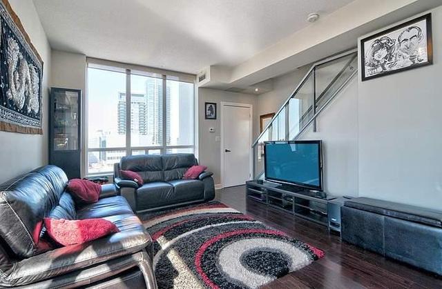 Uph02 - 1 Avondale Ave, Condo with 2 bedrooms, 2 bathrooms and 1 parking in Toronto ON | Image 5