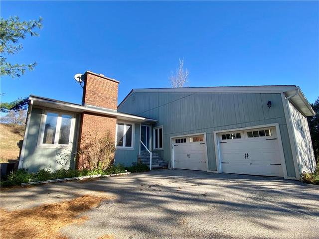 855 Jerseyville Road W, House detached with 3 bedrooms, 2 bathrooms and 8 parking in Hamilton ON | Image 1