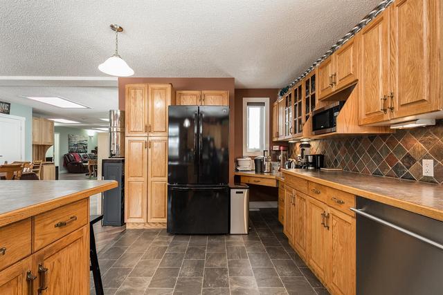 1818 14 Avenue N, House detached with 6 bedrooms, 2 bathrooms and 2 parking in Lethbridge County AB | Image 13