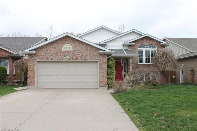 8209 Woodsview Crescent, House detached with 4 bedrooms, 2 bathrooms and 4 parking in Niagara Falls ON | Image 1