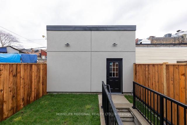 734 Richmond St W, House attached with 3 bedrooms, 5 bathrooms and 1 parking in Toronto ON | Image 32