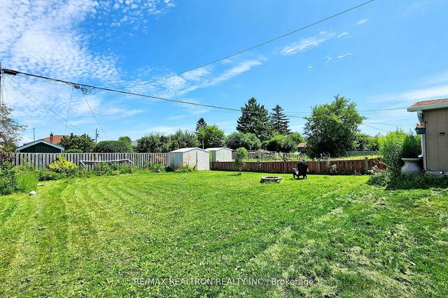 819 Ritson Rd S, House detached with 3 bedrooms, 2 bathrooms and 5 parking in Oshawa ON | Image 24