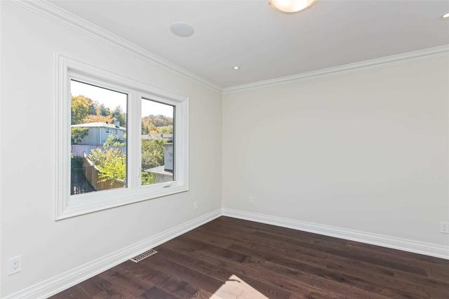 19 Renis Crt, House detached with 5 bedrooms, 5 bathrooms and 2 parking in Hamilton ON | Image 12