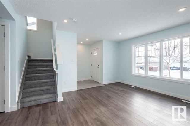 5538 Stevens Cr Nw, House detached with 3 bedrooms, 2 bathrooms and null parking in Edmonton AB | Image 3