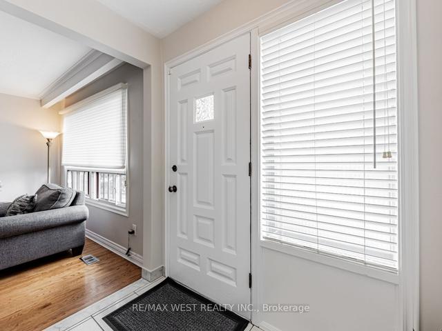 40 Wintergreen Rd, House semidetached with 4 bedrooms, 3 bathrooms and 4 parking in Toronto ON | Image 31