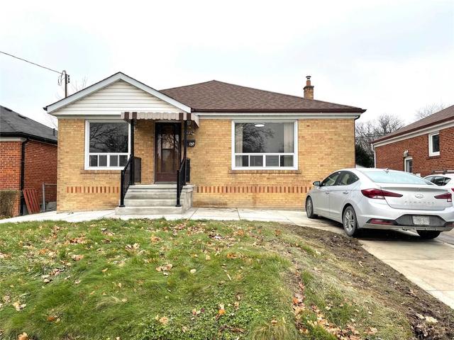 137 Redwater Dr, House detached with 3 bedrooms, 4 bathrooms and 6 parking in Toronto ON | Image 2
