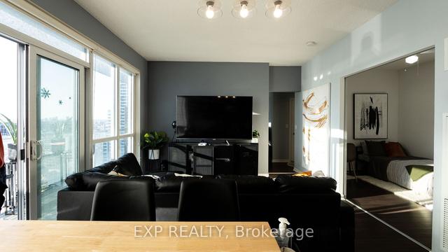 2214 - 352 Front St W, Condo with 2 bedrooms, 2 bathrooms and 0 parking in Toronto ON | Image 2
