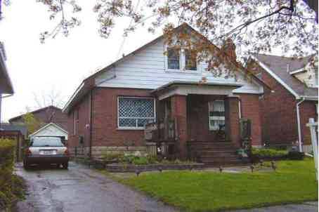 111 Oshawa Blvd S, House detached with 3 bedrooms, 2 bathrooms and 2 parking in Oshawa ON | Image 1