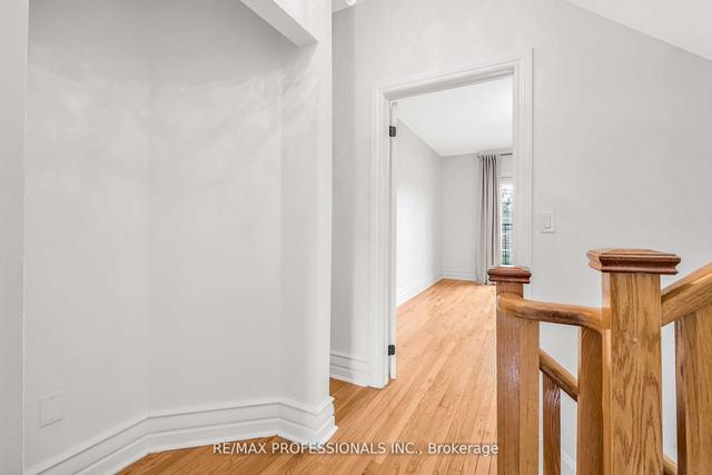 939 Queen St W, House attached with 3 bedrooms, 3 bathrooms and 1 parking in Toronto ON | Image 9