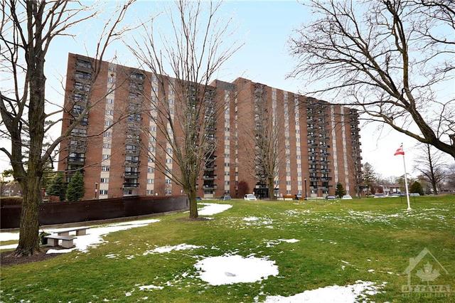 114 - 1505 Baseline Road, Condo with 2 bedrooms, 1 bathrooms and 1 parking in Ottawa ON | Image 1