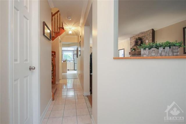 41 Grenadier Way, Townhouse with 3 bedrooms, 3 bathrooms and 4 parking in Ottawa ON | Image 3