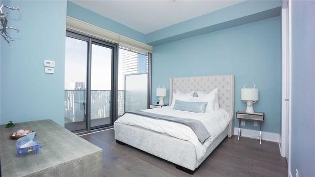 lph4902 - 42 Charles St E, Condo with 2 bedrooms, 3 bathrooms and 1 parking in Toronto ON | Image 2