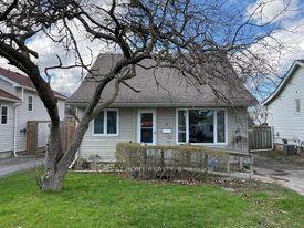 8 Ontario St, House detached with 3 bedrooms, 1 bathrooms and 2 parking in Ajax ON | Image 1