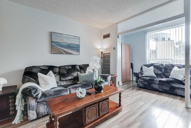 102 - 3 Hickory Tree Rd, Condo with 2 bedrooms, 2 bathrooms and 1 parking in Toronto ON | Image 5