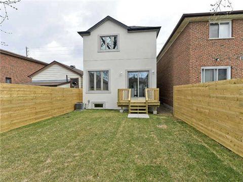 895 Cosburn Ave, House detached with 4 bedrooms, 4 bathrooms and 2 parking in Toronto ON | Image 20