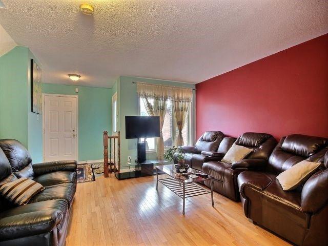 864 Nesting Way, House attached with 3 bedrooms, 2 bathrooms and 2 parking in Ottawa ON | Image 3