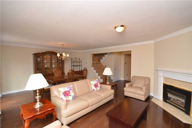 81 Stornwood Crt, Townhouse with 3 bedrooms, 3 bathrooms and 2 parking in Brampton ON | Image 7