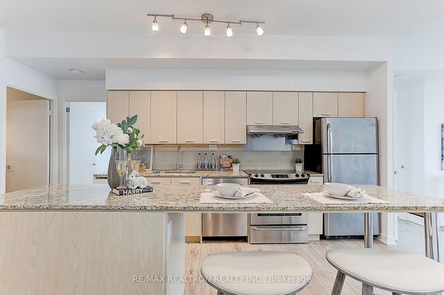 2111 - 29 Singer Crt, Condo with 2 bedrooms, 2 bathrooms and 1 parking in Toronto ON | Image 3