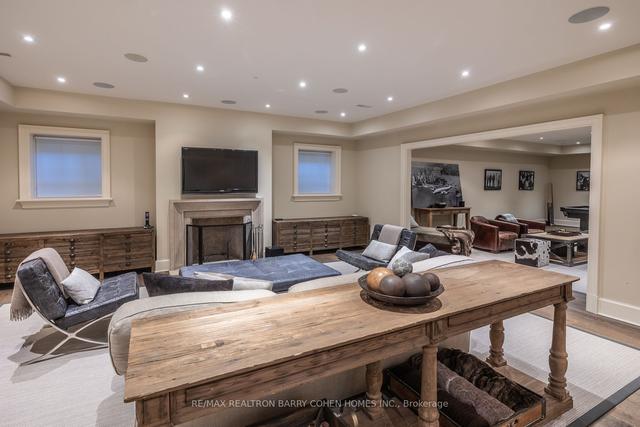 102 Sandringham Dr, House detached with 5 bedrooms, 9 bathrooms and 10 parking in Toronto ON | Image 10