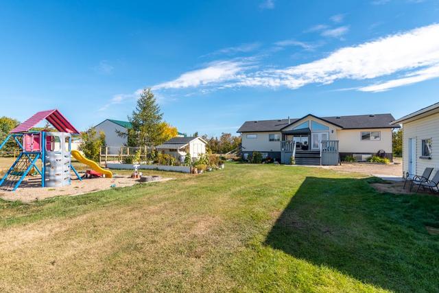5301 50 Street, House detached with 5 bedrooms, 3 bathrooms and 3 parking in Vermilion River County AB | Image 16