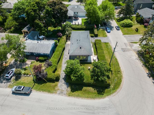 1284 Warwick Ave, House detached with 3 bedrooms, 2 bathrooms and 4 parking in Oakville ON | Image 15