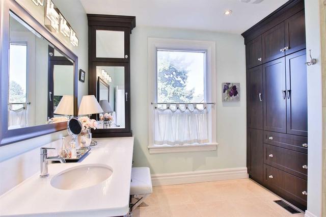 42 Arundel Ave, House semidetached with 2 bedrooms, 2 bathrooms and 1 parking in Toronto ON | Image 11
