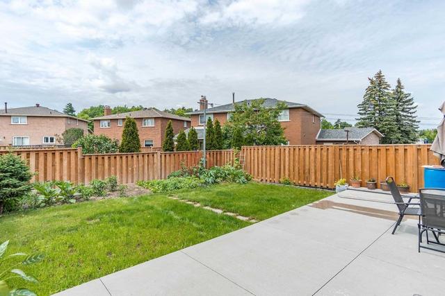 208 Tall Grass Tr, House detached with 4 bedrooms, 4 bathrooms and 6 parking in Vaughan ON | Image 2